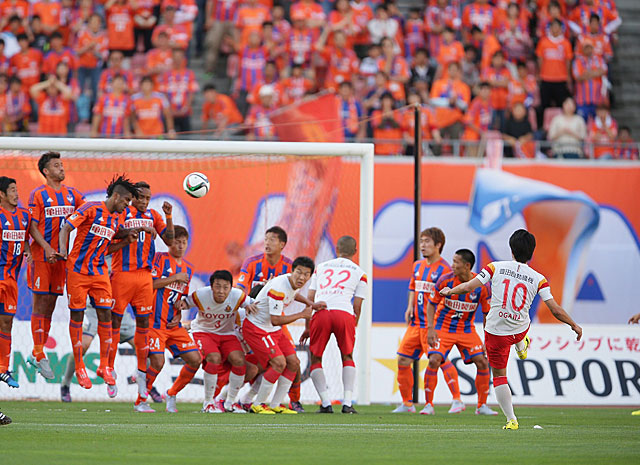 【明治安田Ｊ１ １ｓｔ 第15節 新潟vs名古屋】FKから直接シュートを狙う小川（名古屋）（3/5）