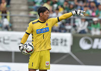 【明治安田Ｊ２ 第18節 岐阜vs札幌】好セーブを披露し、完封勝利に貢献した金山（札幌）（3/3）