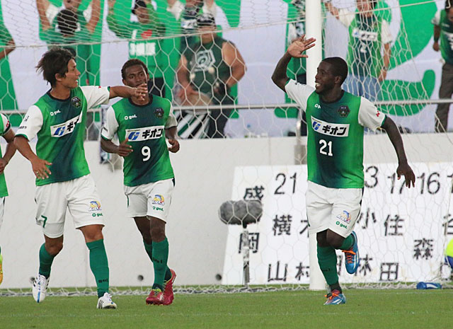 【明治安田Ｊ３ 第16節 盛岡vs相模原】今季初ゴールとなるダメ押し弾を決めたトロ（相模原 #21）（2/2）