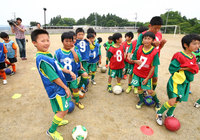 【2015JPFAサッカースクールin南三陸】南三陸町内の約50人の子供たちが参加した（2/11）