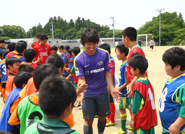 【2015JPFAサッカースクールin南三陸】約2時間のスクールは終始笑顔に溢れていた（7/11）