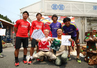 【2015JPFAサッカースクールin南三陸】選手たちは近隣の南三陸さんさん商店街も訪れた（10/11）