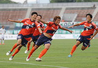  【明治安田Ｊ２ 第18節 愛媛vs東京Ⅴ】アディショナルタイムに決勝ゴールを決めた西岡（愛媛）（2/3）