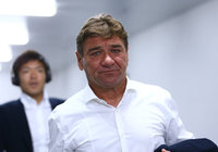 【明治安田Ｊ１ １ｓｔ 第16節 神戸vs浦和】スタジアム入りするペトロヴィッチ監督（浦和）（8/35）