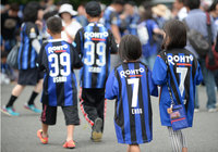 【明治安田Ｊ１ １ｓｔ 第16節 Ｇ大阪vs仙台】続々と会場に集まるＧ大阪のファン・サポーター（1/15）