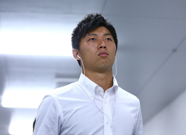 【明治安田Ｊ１ １ｓｔ 第16節 神戸vs浦和】スタジアム入りする武藤（浦和）（10/35）