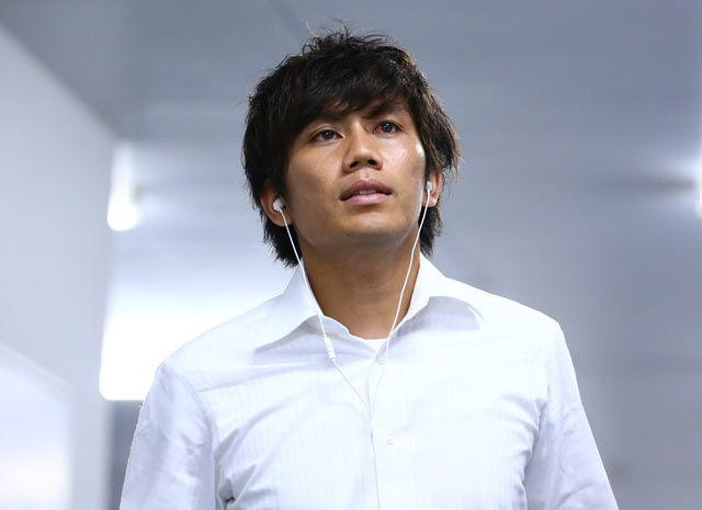 【明治安田Ｊ１ １ｓｔ 第16節 神戸vs浦和】スタジアム入りする柏木（浦和）（11/35）