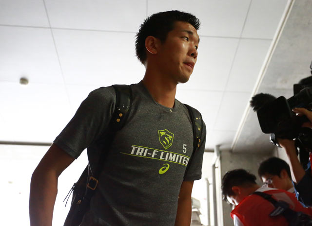 【明治安田Ｊ１ １ｓｔ 第16節 神戸vs浦和】スタジアムに到着した岩波（神戸）（7/35）