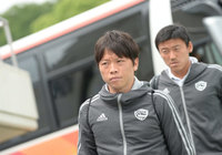 【明治安田Ｊ１ １ｓｔ 第16節 Ｇ大阪vs仙台】厳しい表情で会場入りする梁（仙台）（4/15）