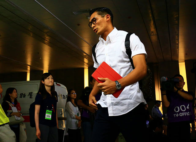 【明治安田Ｊ１ １ｓｔ 第16節 神戸vs浦和】スタジアムに到着した槙野（浦和）（13/35）