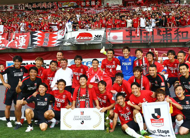 【明治安田Ｊ１ １ｓｔ 優勝セレモニー】ファン・サポーターと喜びを分かち合う浦和の選手・スタッフ（10/10）