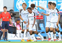 【明治安田Ｊ１ １ｓｔ 第16節 川崎Ｆvs松本】前半終了間際に先制ゴールを挙げたレナト（川崎Ｆ）（1/5）