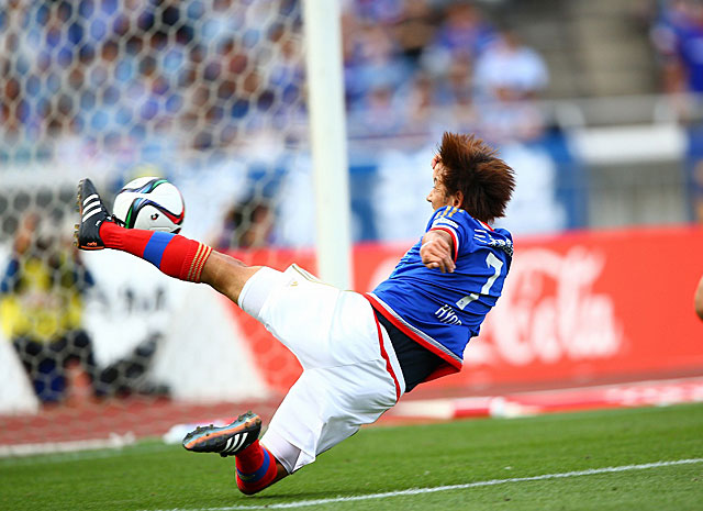 【明治安田Ｊ１ １ｓｔ 第16節 横浜FMvs鹿島】ゴールへの執念を見せる兵藤（横浜FM）（5/5）