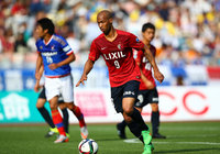 【明治安田Ｊ１ １ｓｔ 第16節 横浜FMvs鹿島】クロスバー直撃のシュートを放ったジネイ（鹿島）（4/5）