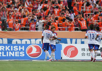 【明治安田Ｊ１ １ｓｔ 第16節 湘南vs新潟】共にゴールを決めたラファエル シルバ（新潟 #10）と山崎（#9）（3/5）