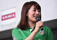 【2015年6月21日 東京Ｖvs熊本】笑顔で話す佐藤美希さん(4/10)