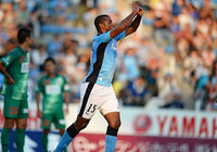 【明治安田Ｊ２ 第19節 磐田vs岐阜】チームトップタイの8点目を決めたアダイウトン（磐田）（1/3）