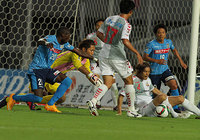 【明治安田Ｊ２ 第19節 讃岐vs長崎】体を張ってゴールを死守する長崎の守備陣（1/3）