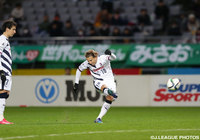 【フォルランの1年半の軌跡】今季開幕の東京Ｖ戦で直接FKを叩きこみ、健在をアピール。2015年3月8日（8/13）