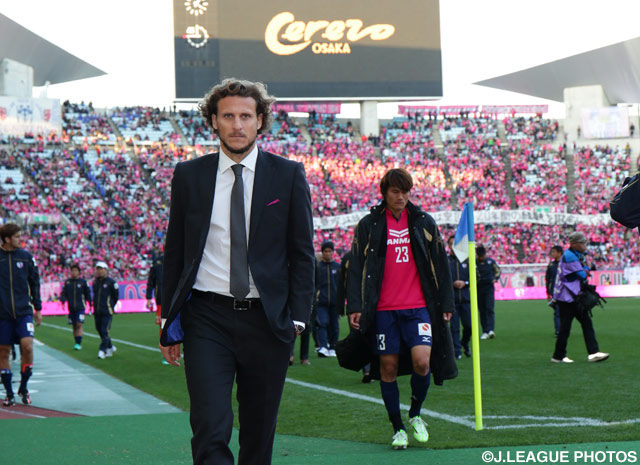 【フォルランの1年半の軌跡】昨季終盤は出場機会が減り、降格の瞬間はスーツ姿で。2014年11月29日（7/13）