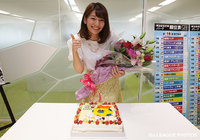 【Ｊリーグ女子マネ 佐藤美希さん 祝・22歳！】親指を立ててポーズを取る佐藤美希さん