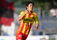 【明治安田Ｊ２ 第20節 北九州vs岡山】試合開始早々の2分に先制点を決めた小松（北九州）（1/3）