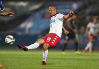 【明治安田Ｊ２ 第21節 横浜FCvs札幌】小野（札幌）のシュートは惜しくもバーを越えた（3/3）