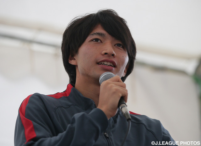 【中田浩二 柳沢敦 新井場徹 合同引退試合】トークショーに参加した柴崎