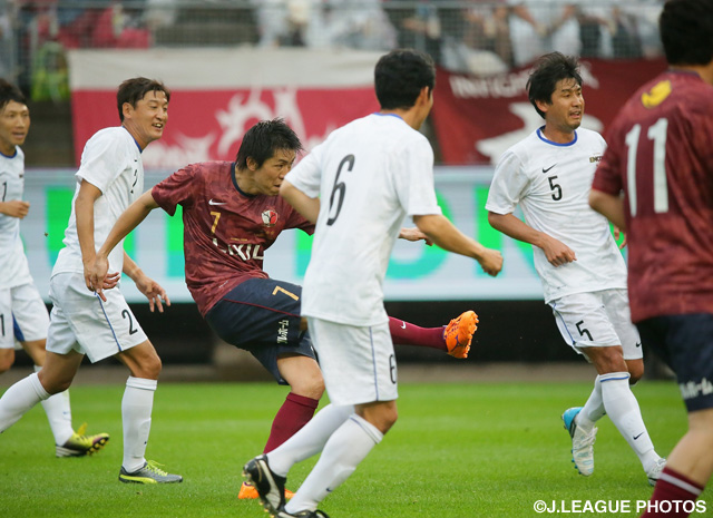 【中田浩二 柳沢敦 新井場徹 合同引退試合】鋭いドリブルシュートを決めた新井場