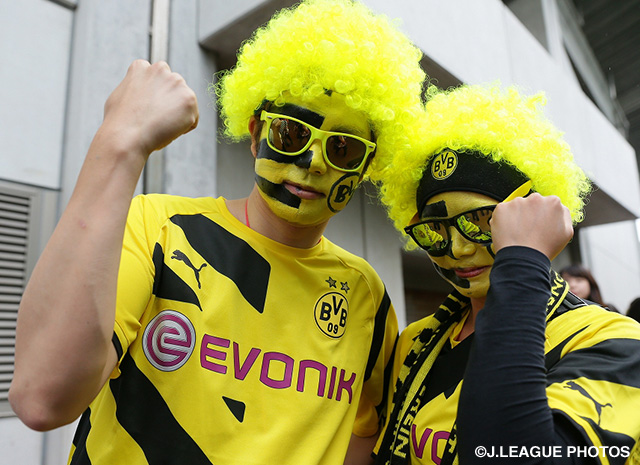 【川崎Ｆvsドルトムント】ドルトムントグッズを身に着けたファン・サポーター