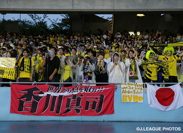 【川崎Ｆvsドルトムント】香川(ドルトムント)を横断幕やボードで応援するファン・サポーター