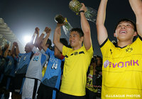 【川崎Ｆvsドルトムント】ファン・サポーターへ向け挨拶を行う両チームの選手たち