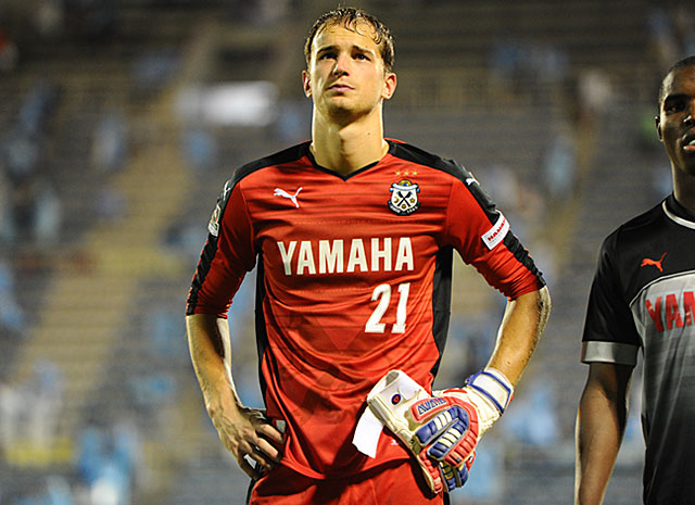 【明治安田Ｊ２ 第22節 磐田vs讃岐】痛恨の同点ゴールを許し、険しい表情を浮かべるカミンスキー（磐田）（3/3）