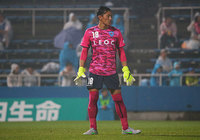 【明治安田Ｊ２ 第22節 横浜FCvsＣ大阪】ファインセーブでピンチを防いだ南（横浜FC）（2/3）