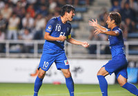 【明治安田Ｊ２ 第22節 福岡vs北九州】2点目を挙げた城後（福岡 #10）と先制点を決めた金森（1/3）