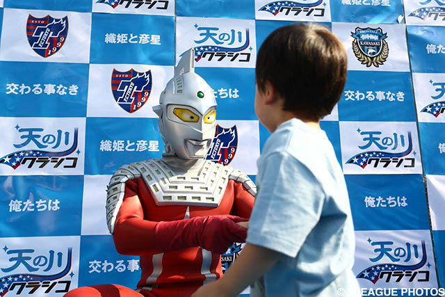 【明治安田Ｊ１ ２ｎｄ 第1節 川崎ＦvsFC東京】世代を超えた人気を誇るウルトラセブン（3/18）