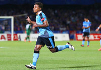 【明治安田Ｊ１ ２ｎｄ 第1節 川崎ＦvsFC東京】直接FKをゴール右上へ鮮やかに蹴り込んだレナト（川崎Ｆ）（16/18）