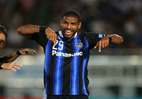 【明治安田Ｊ１ ２ｎｄ 第1節 Ｇ大阪vs甲府】体格を活かしたヘディングシュートで古巣からゴールを決めたパトリック（Ｇ大阪）（2/5）