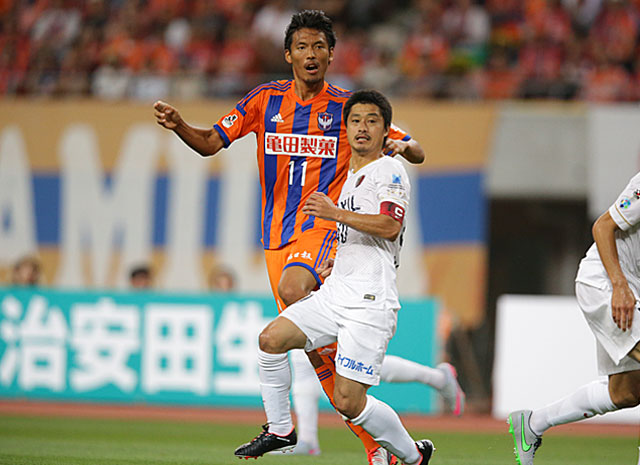 【明治安田Ｊ１ ２ｎｄ 第1節 新潟vs鹿島】失点から1分後、すぐさま同点ゴールを決めた指宿（新潟）（2/5）