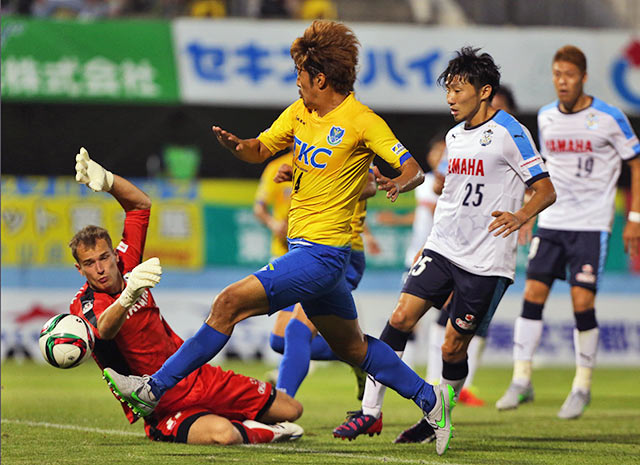 【明治安田Ｊ２ 第23節 栃木vs磐田】決定的なシュートを放った阪野（栃木）（3/3）