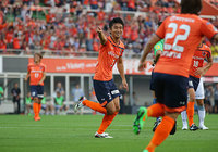 【明治安田Ｊ２ 第23節 大宮vs岡山】ヘディングで先制ゴールを決めた河本（大宮）（1/3）