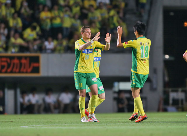 【明治安田Ｊ２ 第23節 千葉vs群馬】チームトップとなる9点目を決めたネイツ ペチュニク（千葉）（2/3）