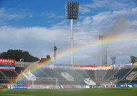【明治安田Ｊ１ ２ｎｄ 第2節 横浜FMvs柏】試合前にスプリンクラーが作動すると、ピッチには綺麗な虹が出現（1/15）