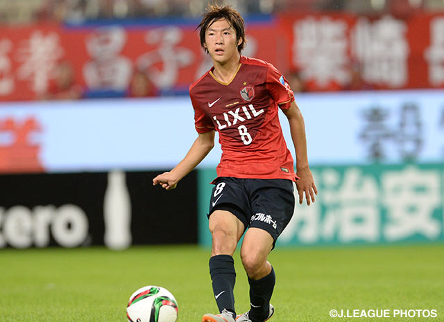 【明治安田Ｊ１ ２ｎｄ 第2節 鹿島vs清水】ボールを持ち颯爽をピッチを駆ける土居　聖真（鹿島）（3/8）