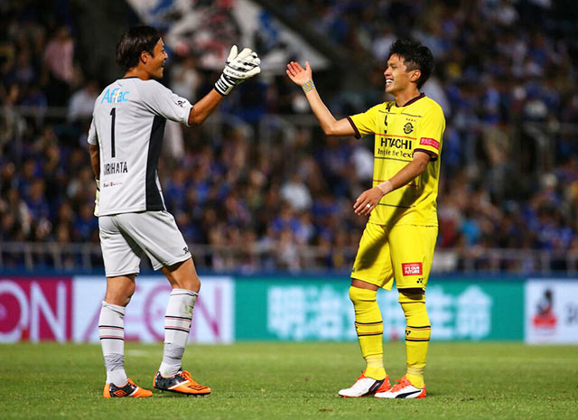 【明治安田Ｊ１ ２ｎｄ 第2節 横浜FMvs柏】アウェイでの勝利に貢献した桐畑　和繁（柏 #1）と工藤　壮人（13/15）