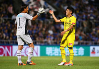 【明治安田Ｊ１ ２ｎｄ 第2節 横浜FMvs柏】アウェイでの勝利に貢献した桐畑　和繁（柏 #1）と工藤　壮人（13/15）