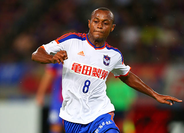 【明治安田Ｊ１ ２ｎｄ 第2節 FC東京vs新潟】試合終了間際にPKを決め、1点を返したレオ　シルバ（新潟）（7/7）