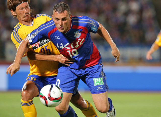 【明治安田Ｊ１ ２ｎｄ 第2節 甲府vs仙台】先発復帰を果たしたバレー（甲府）（4/8）