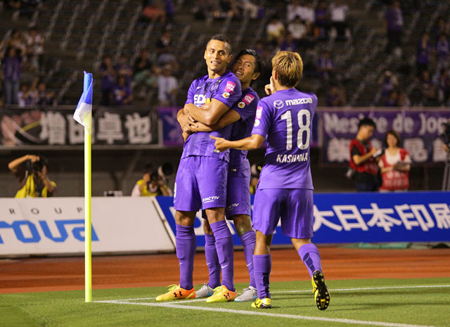 【明治安田Ｊ１ ２ｎｄ 第2節 広島vs松本】69分に今季7点目を決めたドウグラス（4/7）