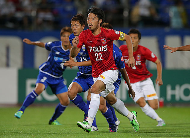 【明治安田Ｊ１ ２ｎｄ 第2節 山形vs浦和】セットプレーからゴールを狙う阿部　勇樹（浦和）（4/7）